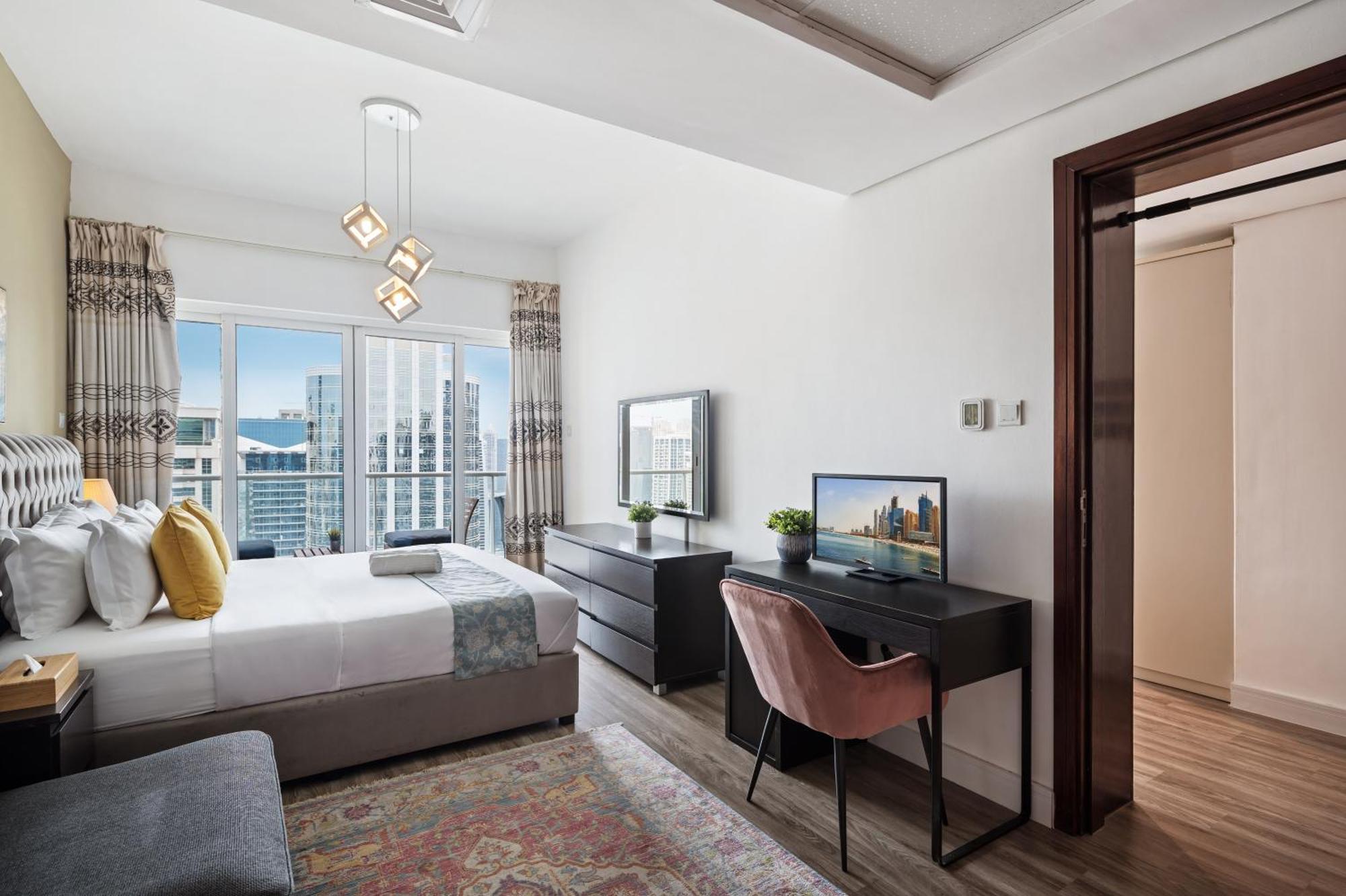 Modern & Spacious 2-Bed Condo With Panoramic Lake Views, Dual Balconies, Steps From Dubai Jlt Metro By "La Buena Vida Holiday Homes" Luaran gambar