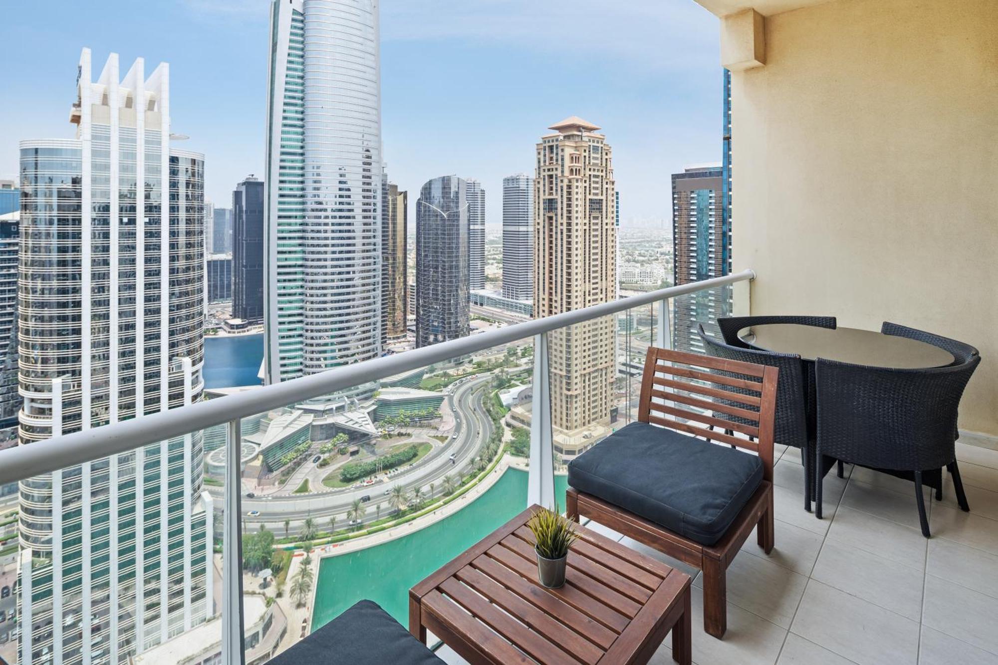 Modern & Spacious 2-Bed Condo With Panoramic Lake Views, Dual Balconies, Steps From Dubai Jlt Metro By "La Buena Vida Holiday Homes" Luaran gambar