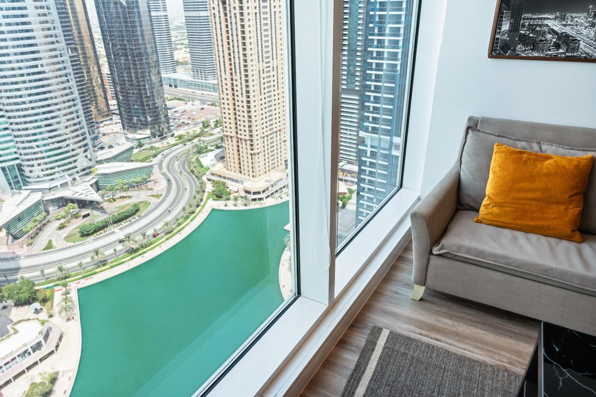 Modern & Spacious 2-Bed Condo With Panoramic Lake Views, Dual Balconies, Steps From Dubai Jlt Metro By "La Buena Vida Holiday Homes" Luaran gambar