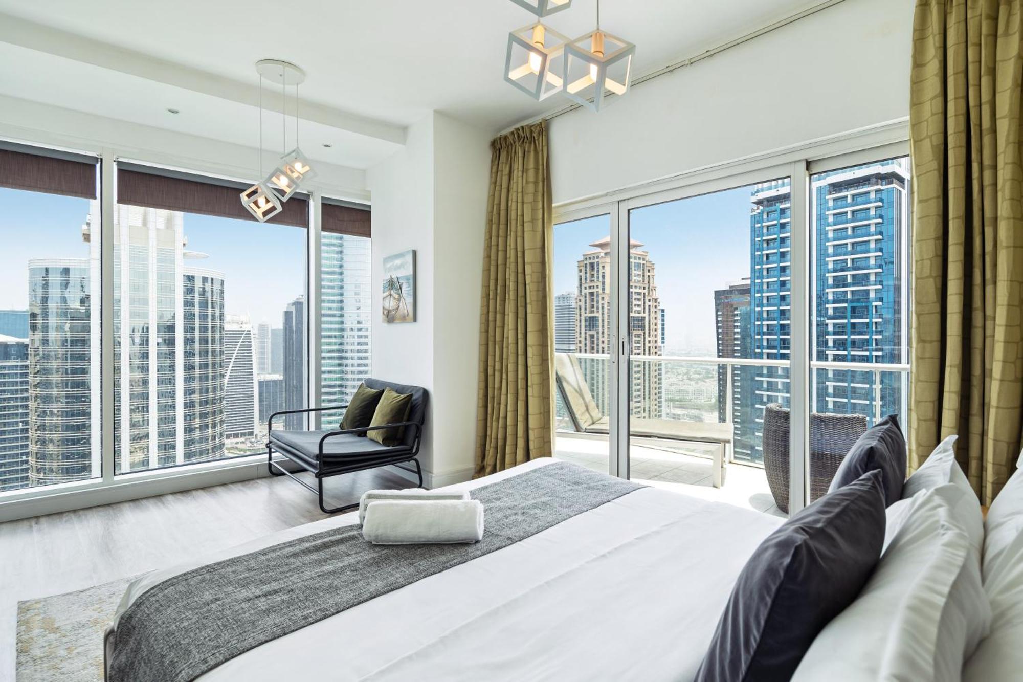 Modern & Spacious 2-Bed Condo With Panoramic Lake Views, Dual Balconies, Steps From Dubai Jlt Metro By "La Buena Vida Holiday Homes" Luaran gambar