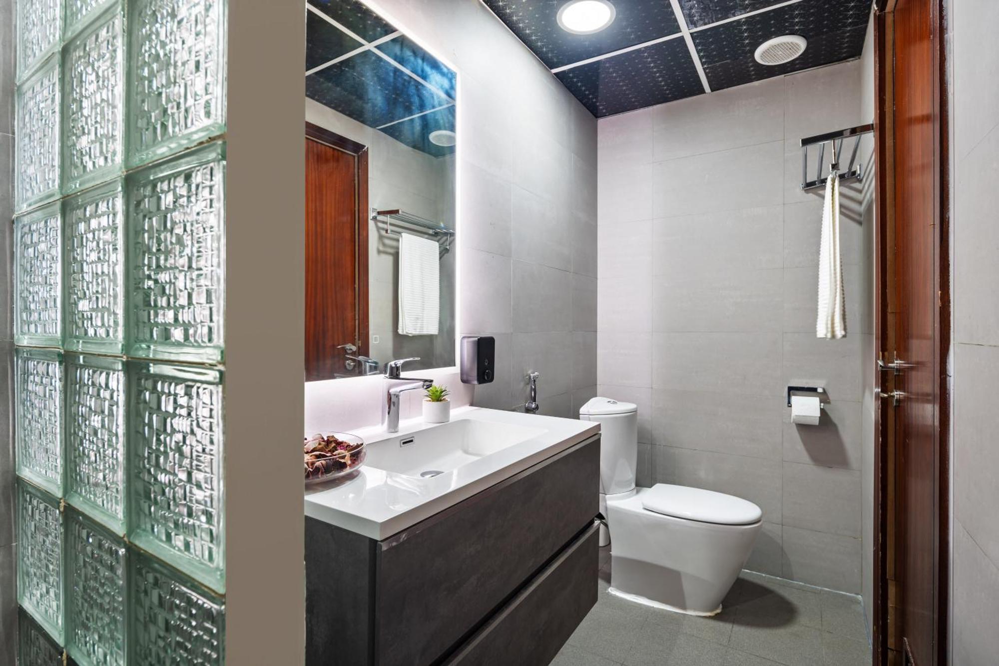 Modern & Spacious 2-Bed Condo With Panoramic Lake Views, Dual Balconies, Steps From Dubai Jlt Metro By "La Buena Vida Holiday Homes" Luaran gambar