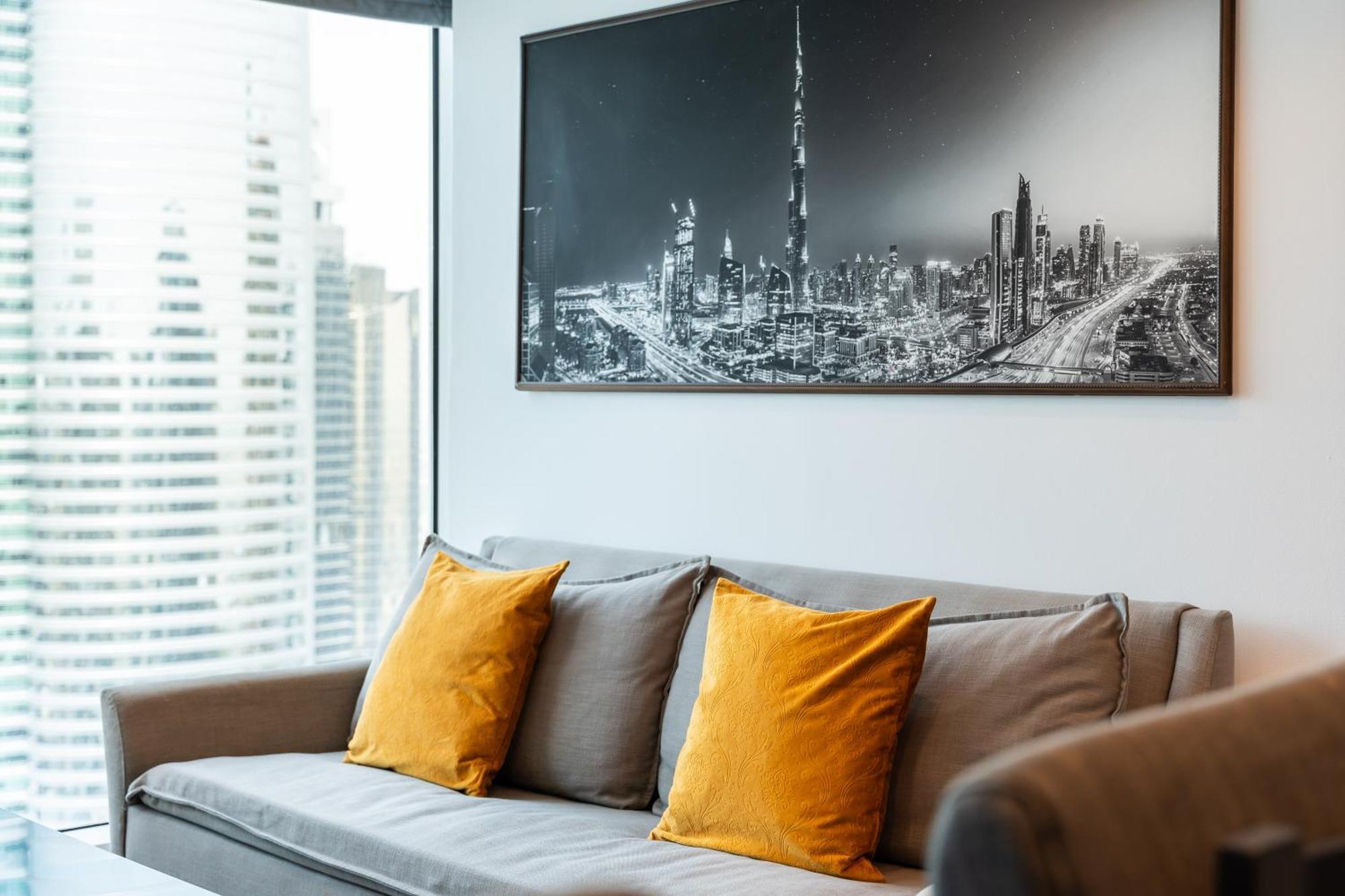 Modern & Spacious 2-Bed Condo With Panoramic Lake Views, Dual Balconies, Steps From Dubai Jlt Metro By "La Buena Vida Holiday Homes" Luaran gambar