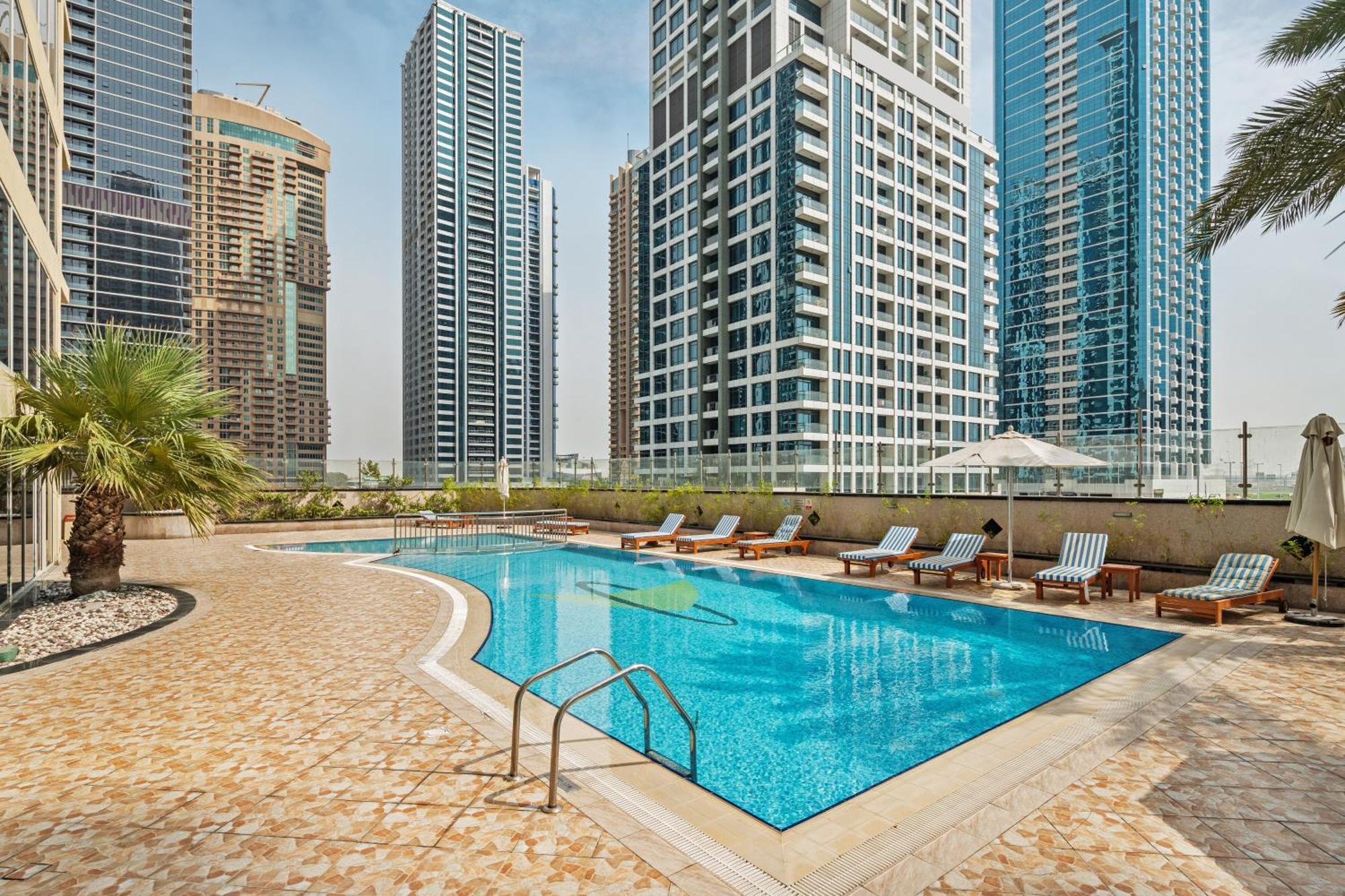Modern & Spacious 2-Bed Condo With Panoramic Lake Views, Dual Balconies, Steps From Dubai Jlt Metro By "La Buena Vida Holiday Homes" Luaran gambar