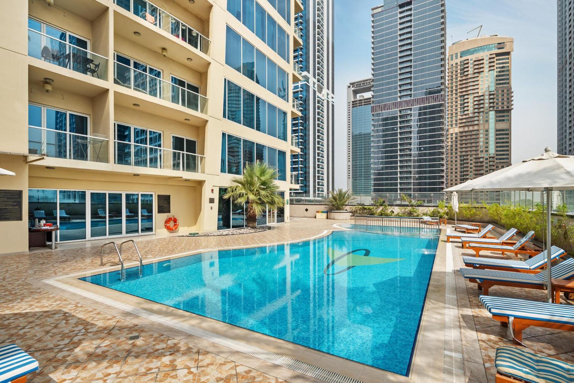 Modern & Spacious 2-Bed Condo With Panoramic Lake Views, Dual Balconies, Steps From Dubai Jlt Metro By "La Buena Vida Holiday Homes" Luaran gambar