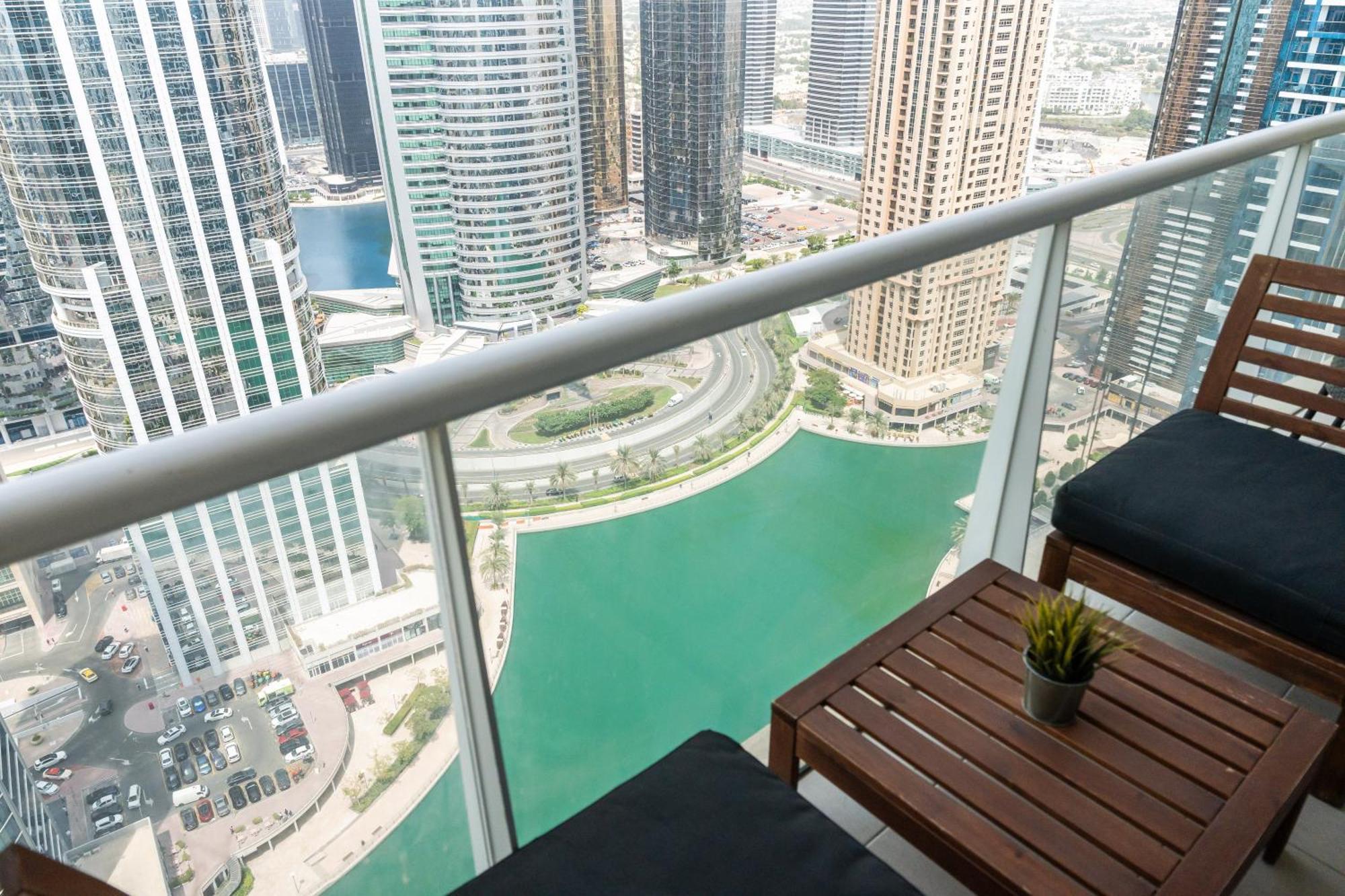 Modern & Spacious 2-Bed Condo With Panoramic Lake Views, Dual Balconies, Steps From Dubai Jlt Metro By "La Buena Vida Holiday Homes" Luaran gambar