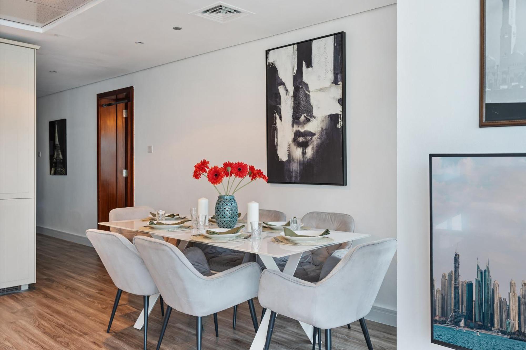 Modern & Spacious 2-Bed Condo With Panoramic Lake Views, Dual Balconies, Steps From Dubai Jlt Metro By "La Buena Vida Holiday Homes" Luaran gambar