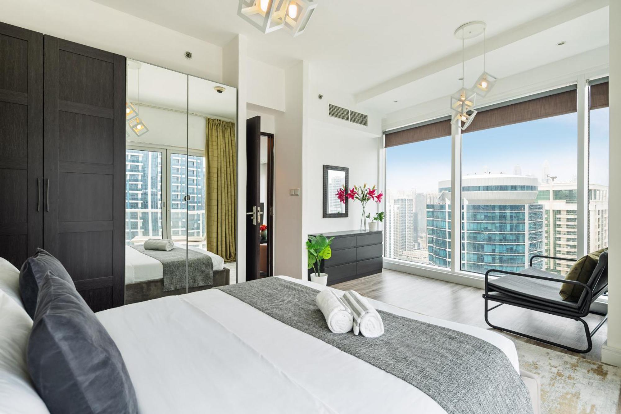 Modern & Spacious 2-Bed Condo With Panoramic Lake Views, Dual Balconies, Steps From Dubai Jlt Metro By "La Buena Vida Holiday Homes" Luaran gambar