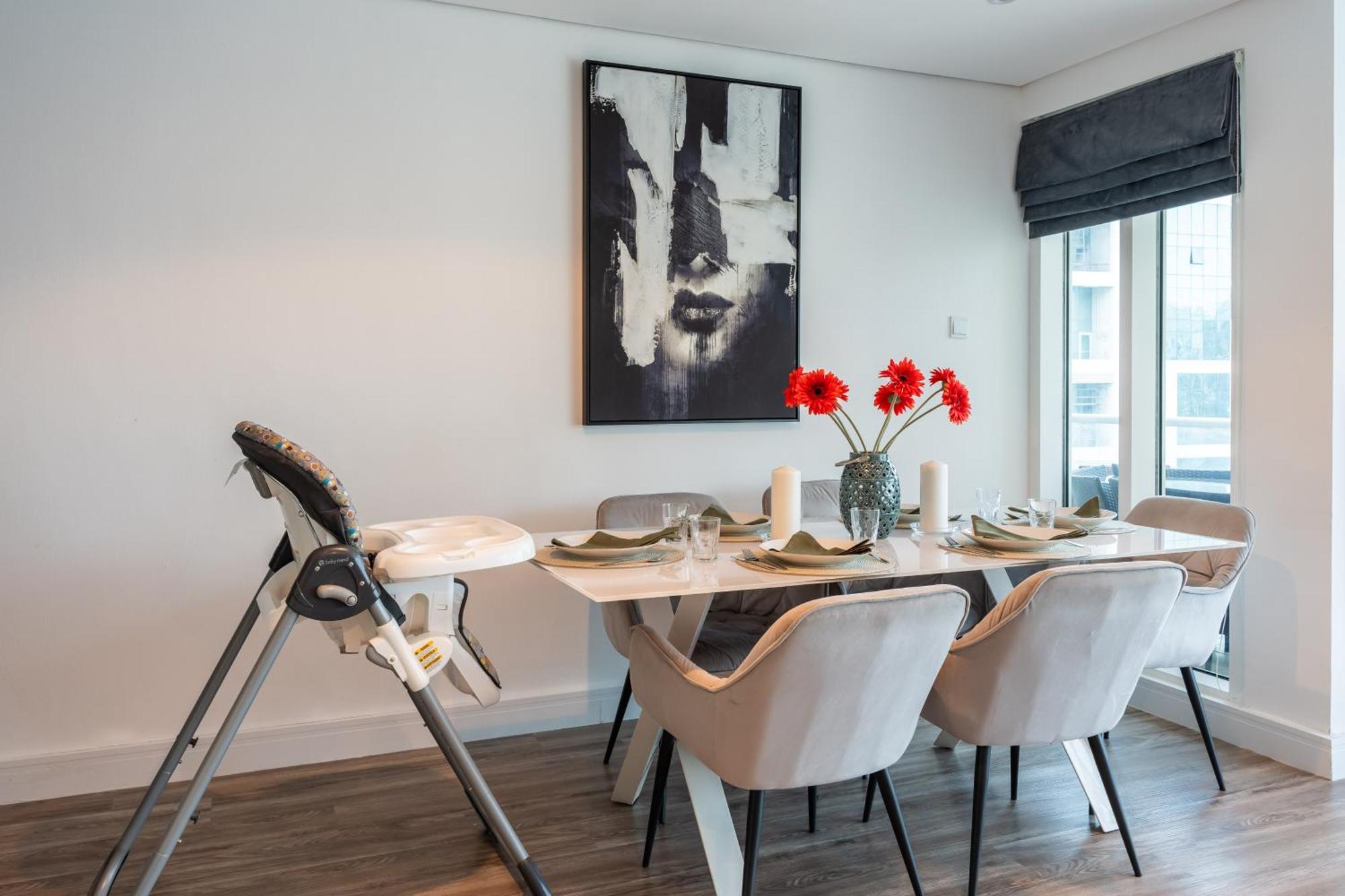 Modern & Spacious 2-Bed Condo With Panoramic Lake Views, Dual Balconies, Steps From Dubai Jlt Metro By "La Buena Vida Holiday Homes" Luaran gambar