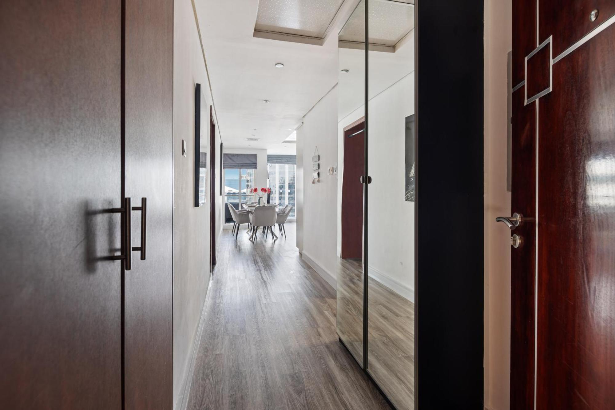 Modern & Spacious 2-Bed Condo With Panoramic Lake Views, Dual Balconies, Steps From Dubai Jlt Metro By "La Buena Vida Holiday Homes" Luaran gambar