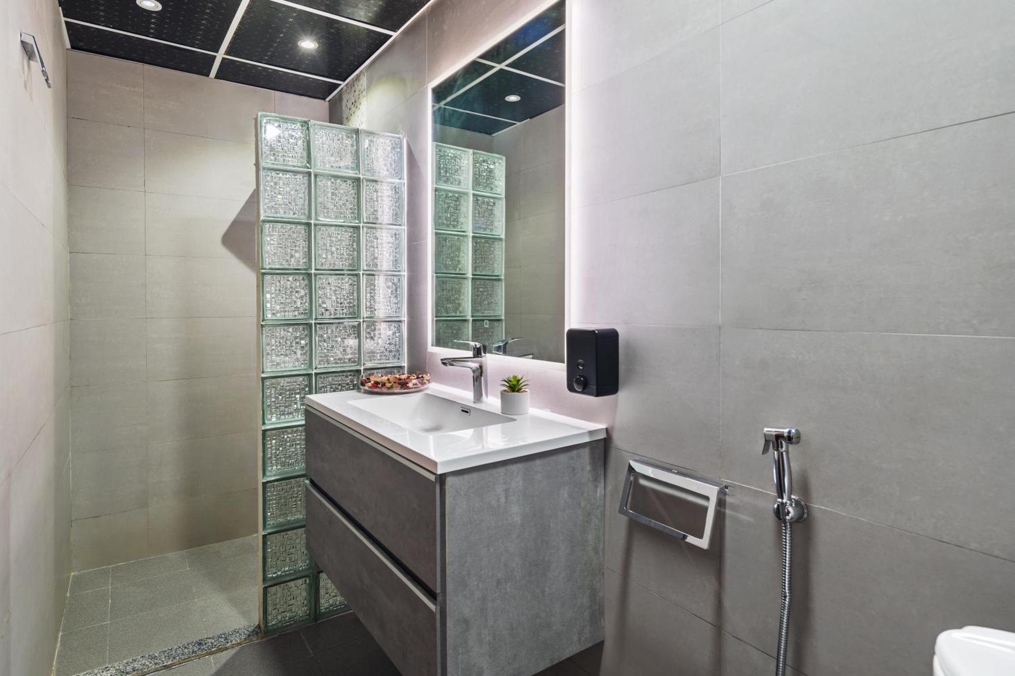 Modern & Spacious 2-Bed Condo With Panoramic Lake Views, Dual Balconies, Steps From Dubai Jlt Metro By "La Buena Vida Holiday Homes" Luaran gambar