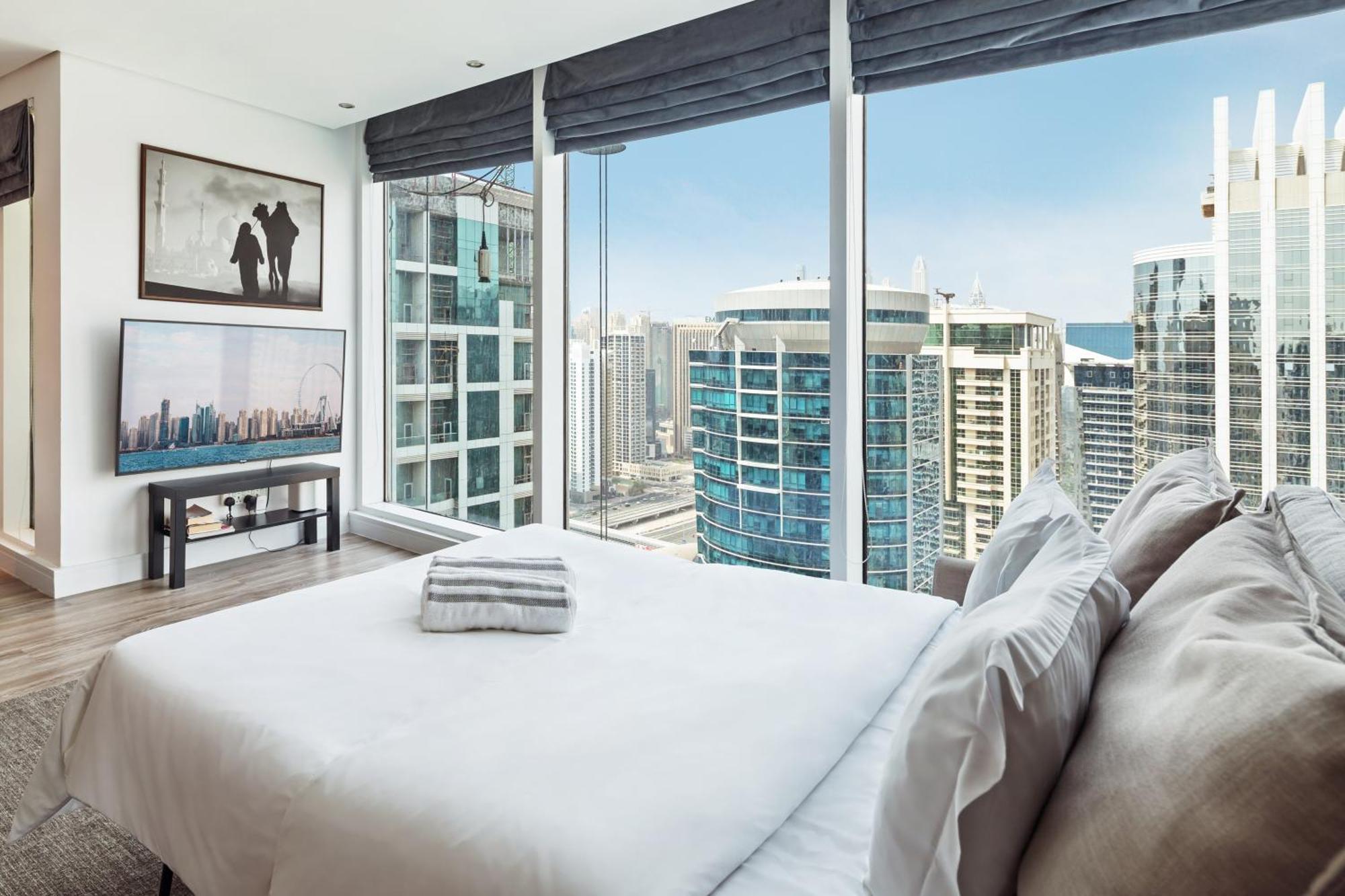 Modern & Spacious 2-Bed Condo With Panoramic Lake Views, Dual Balconies, Steps From Dubai Jlt Metro By "La Buena Vida Holiday Homes" Luaran gambar