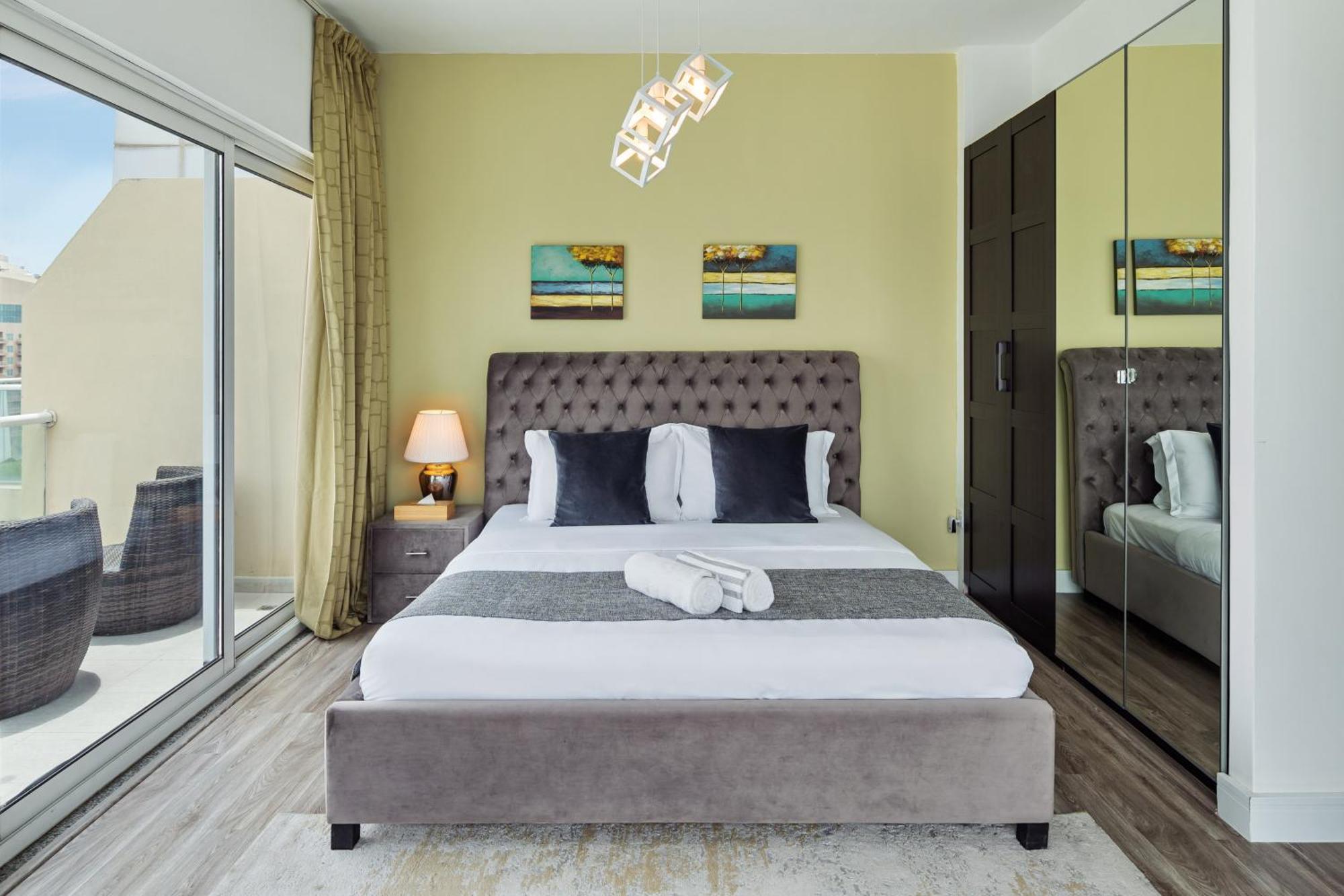 Modern & Spacious 2-Bed Condo With Panoramic Lake Views, Dual Balconies, Steps From Dubai Jlt Metro By "La Buena Vida Holiday Homes" Luaran gambar