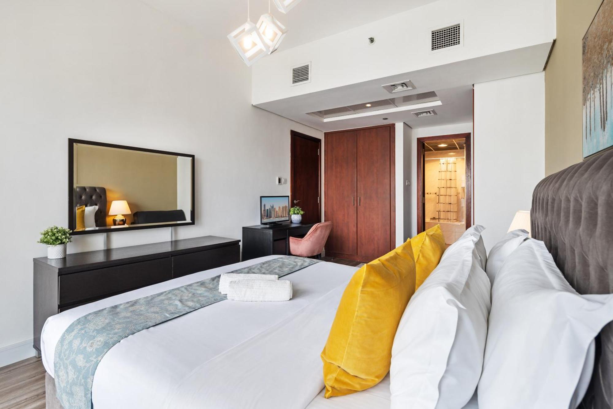 Modern & Spacious 2-Bed Condo With Panoramic Lake Views, Dual Balconies, Steps From Dubai Jlt Metro By "La Buena Vida Holiday Homes" Luaran gambar