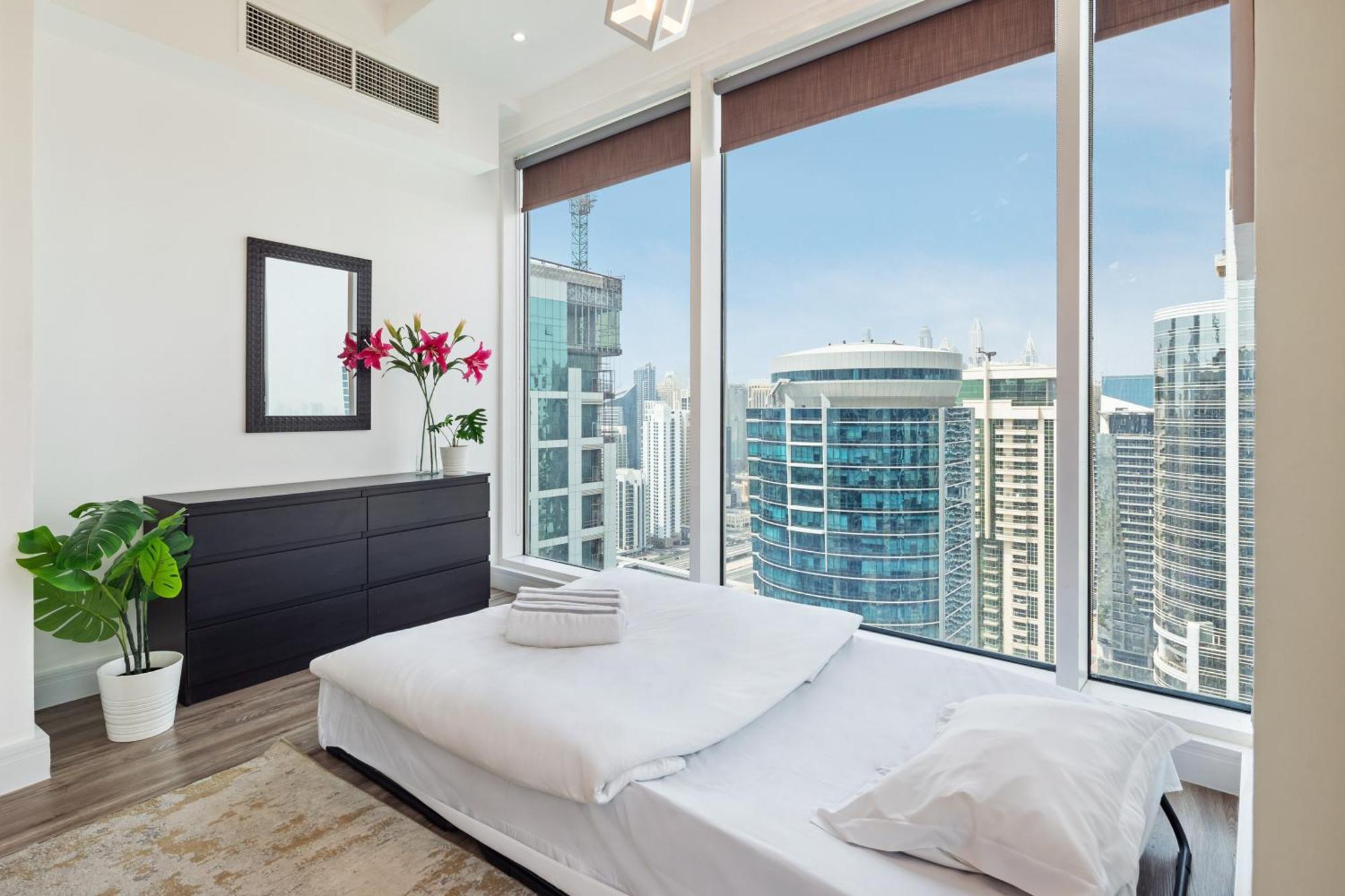 Modern & Spacious 2-Bed Condo With Panoramic Lake Views, Dual Balconies, Steps From Dubai Jlt Metro By "La Buena Vida Holiday Homes" Luaran gambar