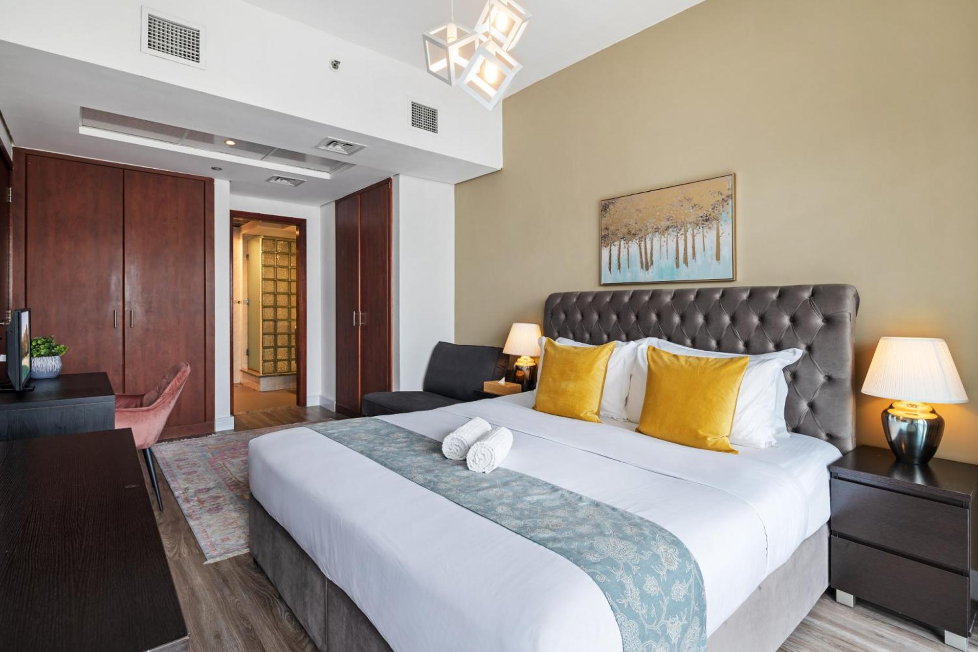 Modern & Spacious 2-Bed Condo With Panoramic Lake Views, Dual Balconies, Steps From Dubai Jlt Metro By "La Buena Vida Holiday Homes" Luaran gambar