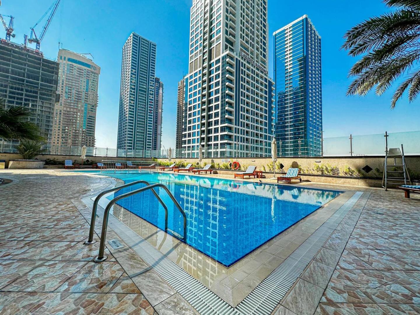 Modern & Spacious 2-Bed Condo With Panoramic Lake Views, Dual Balconies, Steps From Dubai Jlt Metro By "La Buena Vida Holiday Homes" Luaran gambar